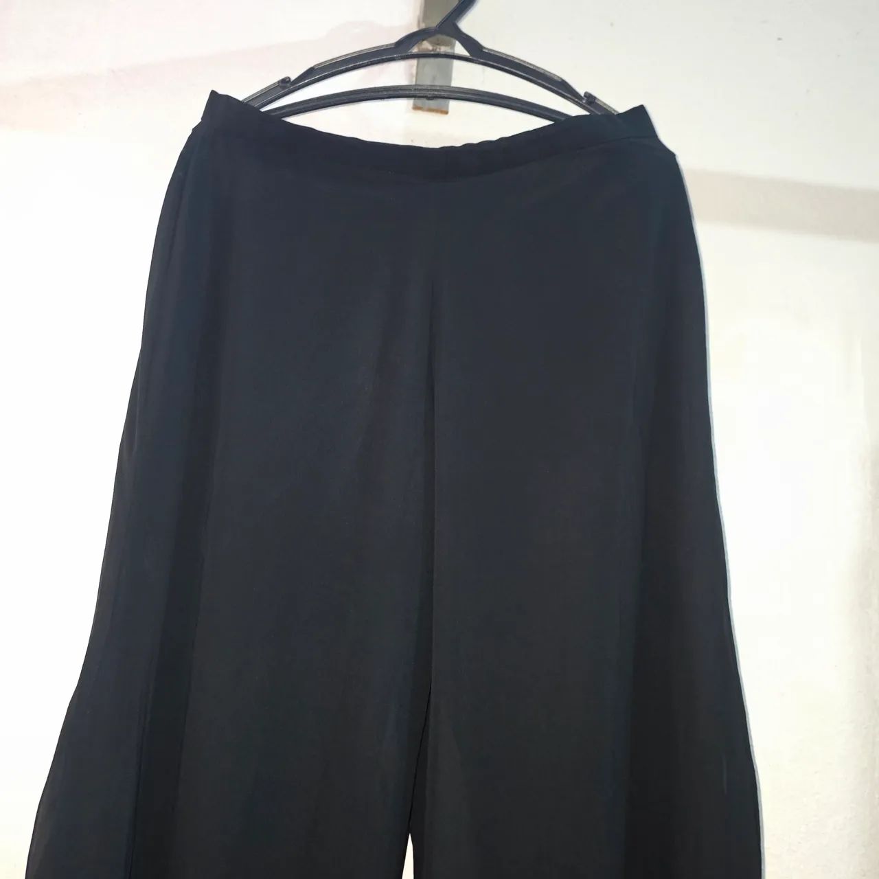 calça pantalona preta com sobreposição m M arkitect usado - Foto 5