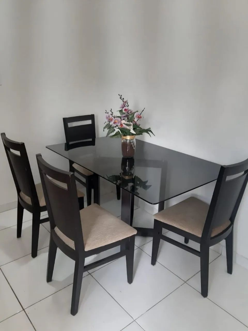 Linda Mesa de Jantar com 4 Cadeiras