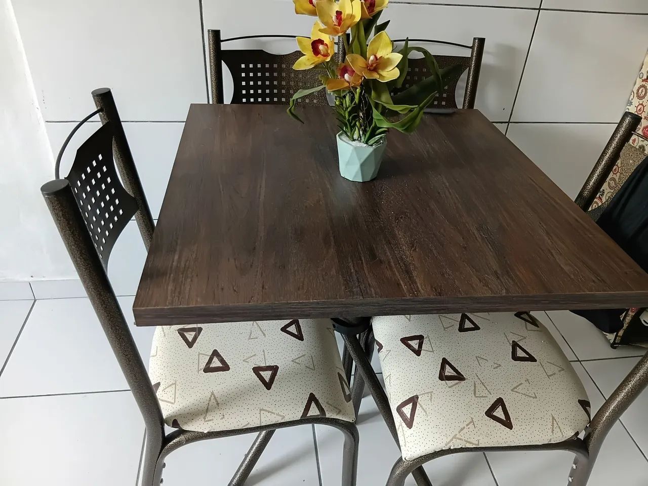 Mesa com 4 cadeiras  - Foto 4