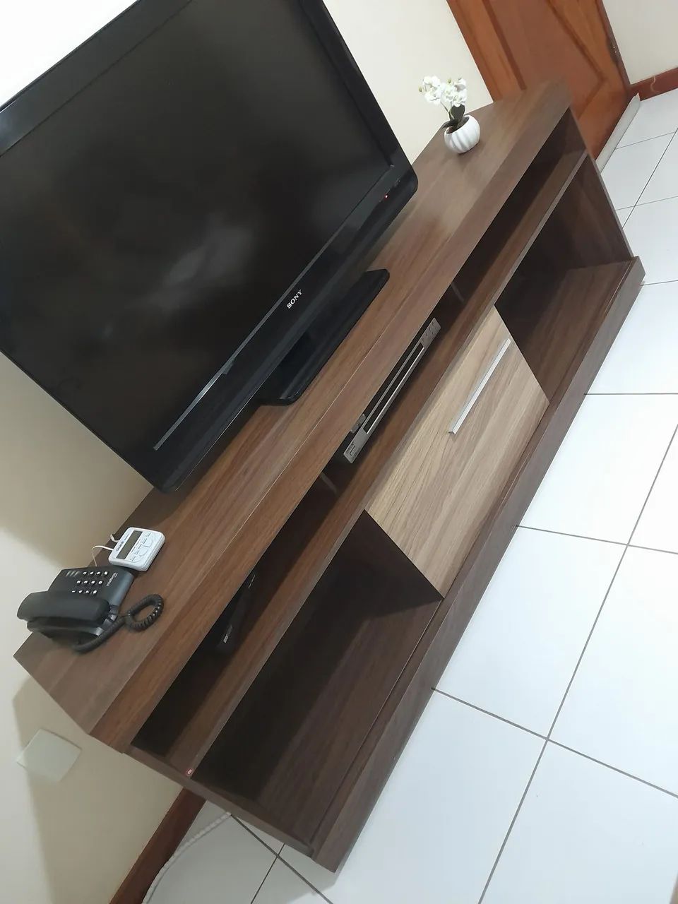 RACK COM RODINHAS PARA TV SALA - Foto 2