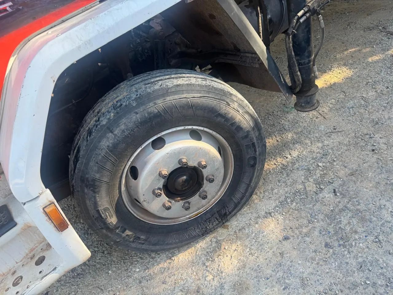 Caminhão Ford Cargo 1317