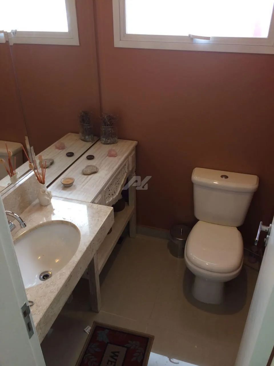 Ótimo sobrado com 3 suítes, área gourmet e piscina - Foto 3