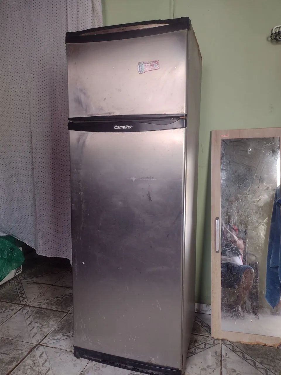 Geladeira esmaltec focionando perfeita 