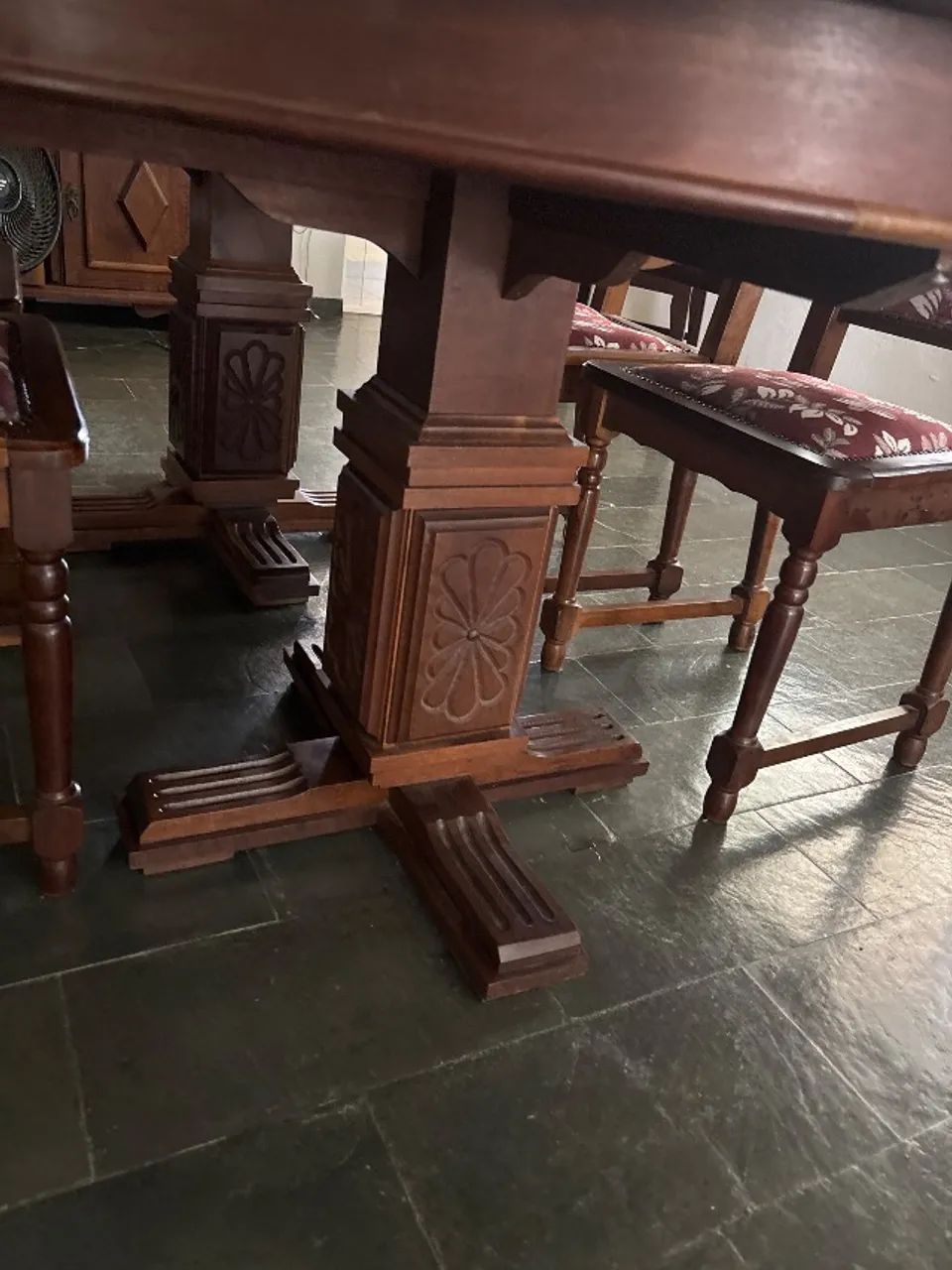 Mesa de jantar madeira / 4 cadeiras + Cristaleira  - Foto 3