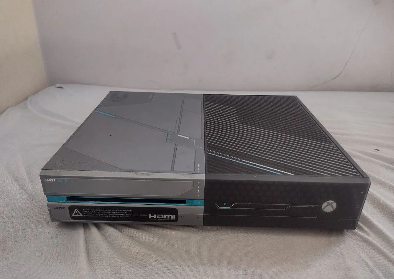 Xbox onde edição limitada, ótimo console, só pegar e jogar.
