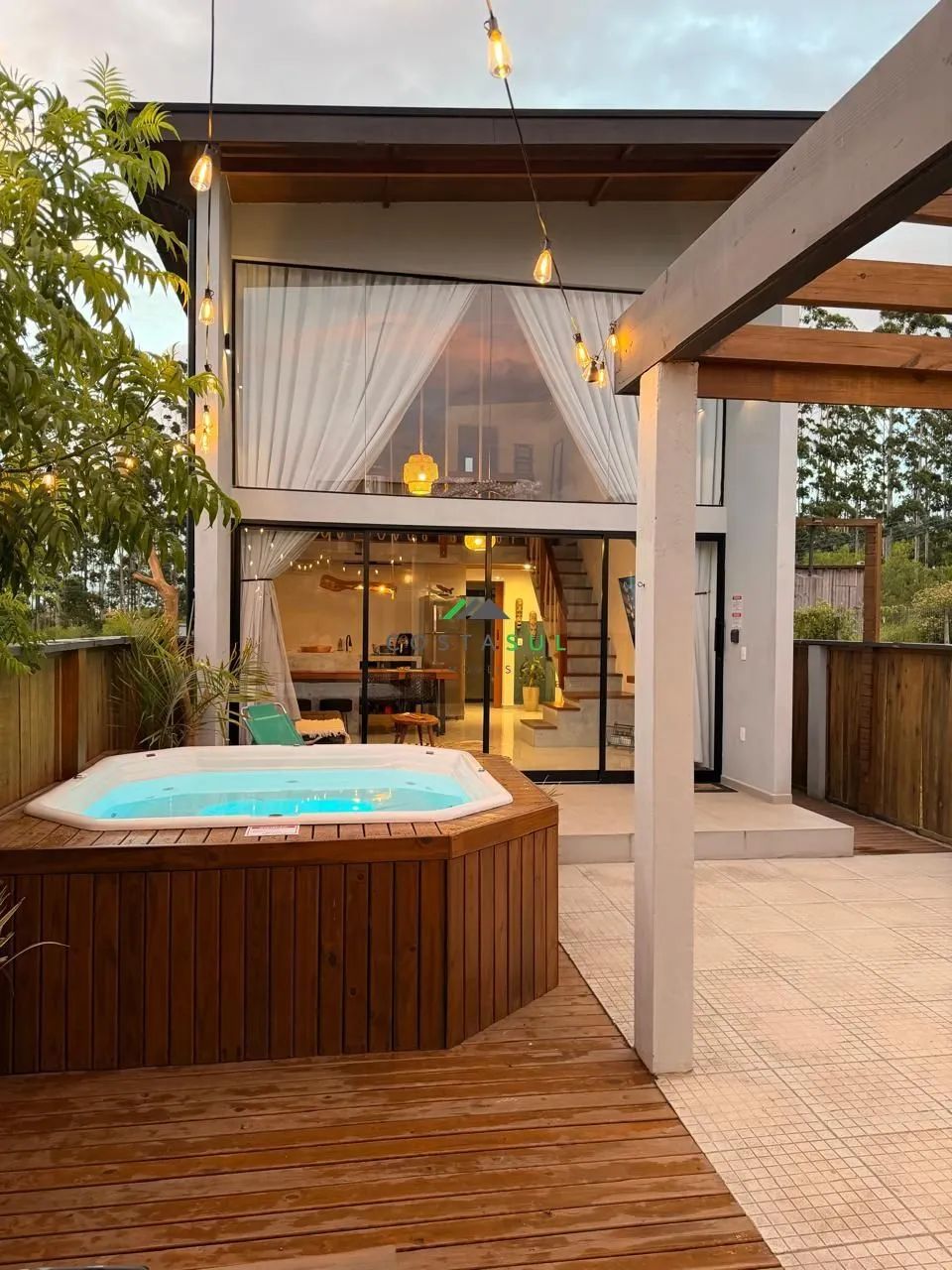 Casa Mobiliada com Jacuzzi para locação anual em Ibiraquera Imbituba SC