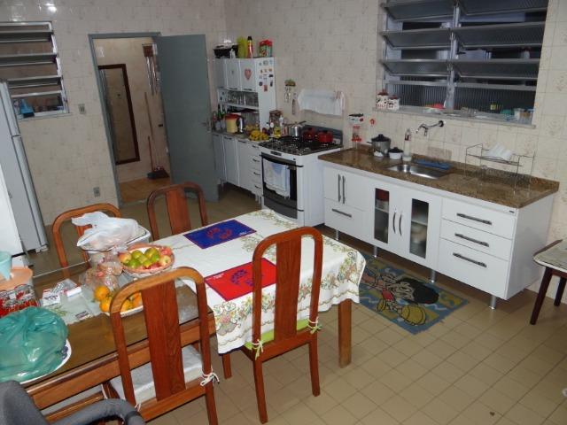 Casa com 2 moradias, 4 vagas e 1 salão de festas no Bairro Castrioto - Foto 14