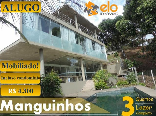 Casa com piscina em condomínio fechado em Manguinhos.