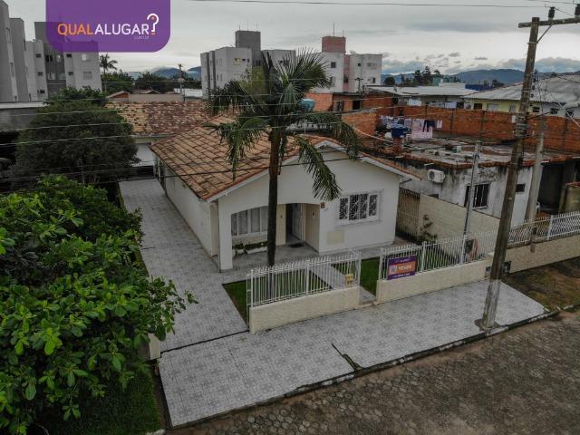 Casa com 3 quartos e edícula em Capivari