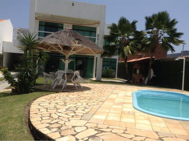 Casa de vidro de frente para o mar