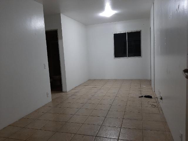Kitnetão com Garagem e Sacada-Centro-Alugo - Foto 2