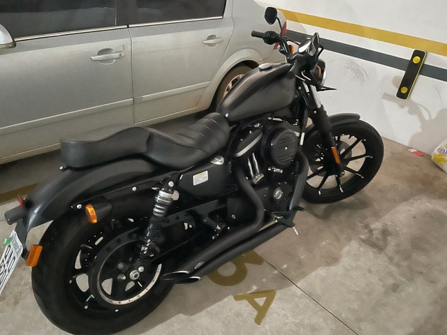 HARLEY DAVISON IRON 883 LINDA