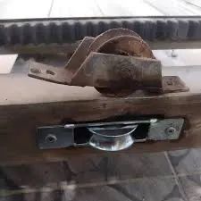 Troca de roldanas / guia portão  - Foto 2