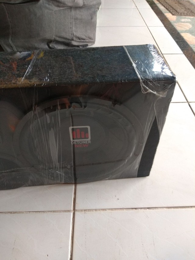  Caixa de som subwoofer.pra vender logo