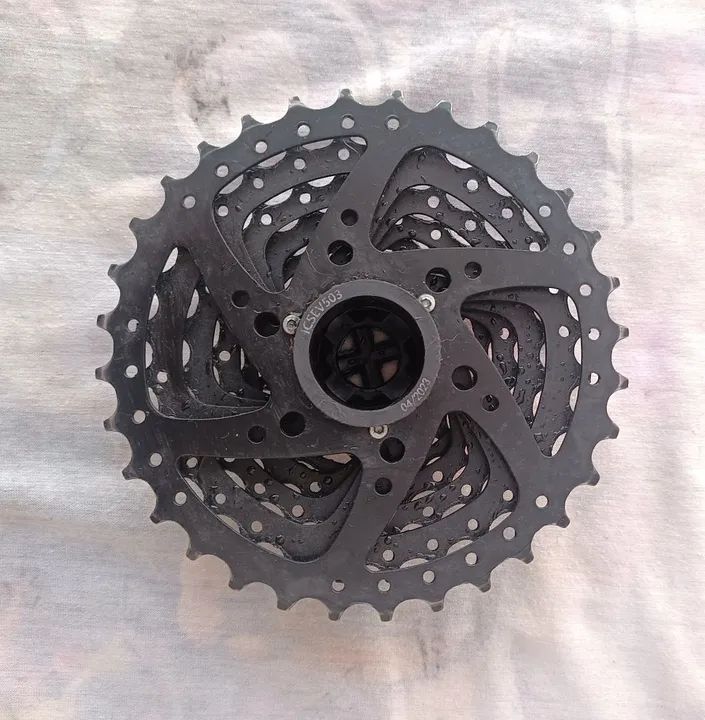 Cassete 8v Sunrun 11-32 para hub padrão Shimano<br> - Foto 2