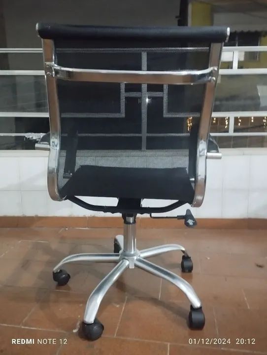 Cadeira de Escritório Giratória com Rodinhas - Foto 5