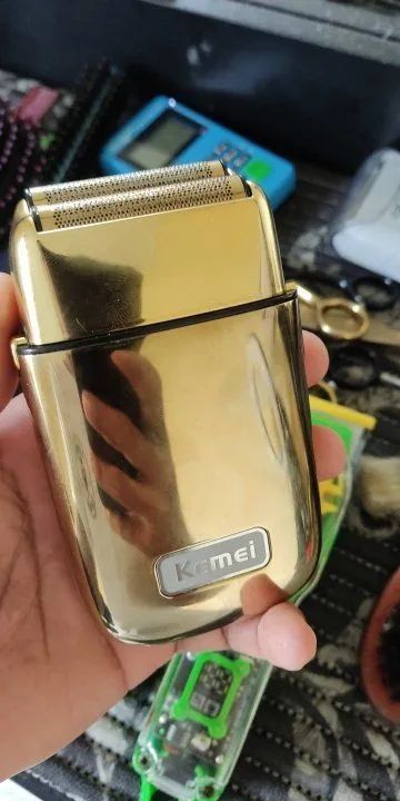 Shaver aparador e barbeador Profissional KEMEI GOLD Tx1/usb/lâmina titânio hipoalêrgica - Foto 6