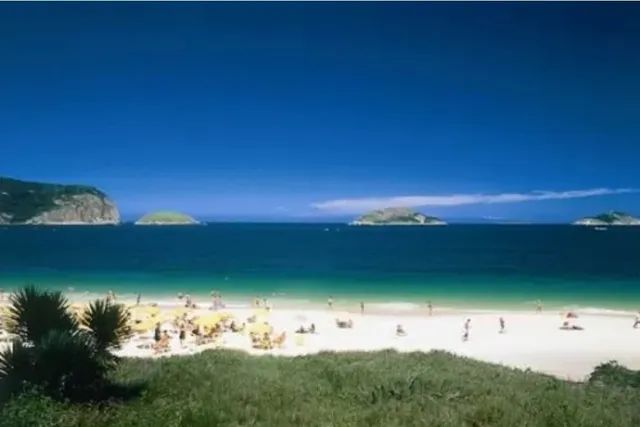 Camboinhas lote plano bem perto do mar