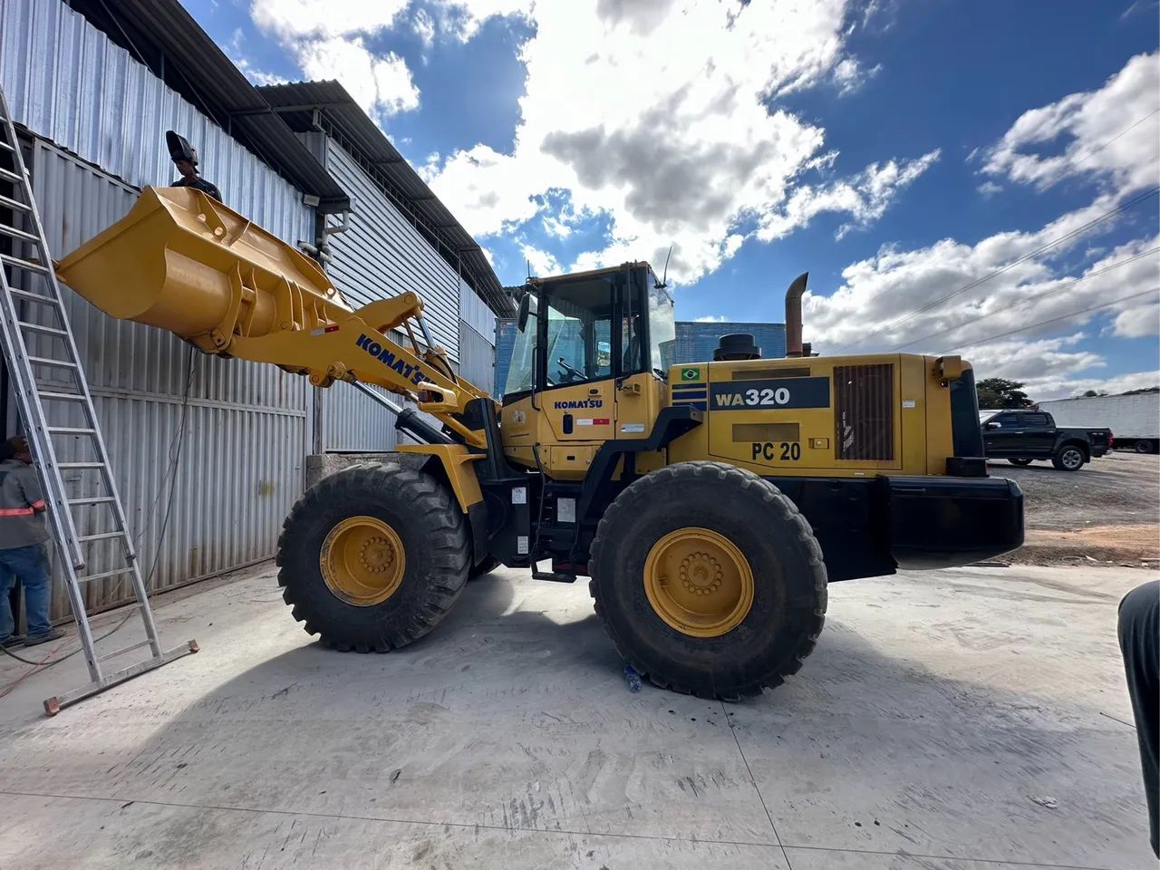 Pá carregadeira Komatsu WA320 2019 - Foto 2