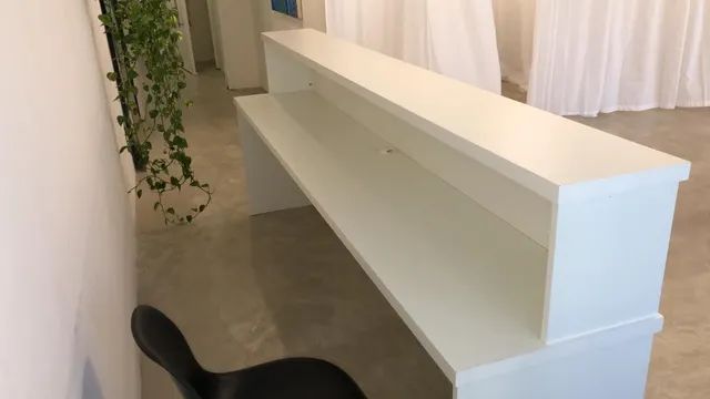 balcão de recepção reto ripado branco - Foto 5