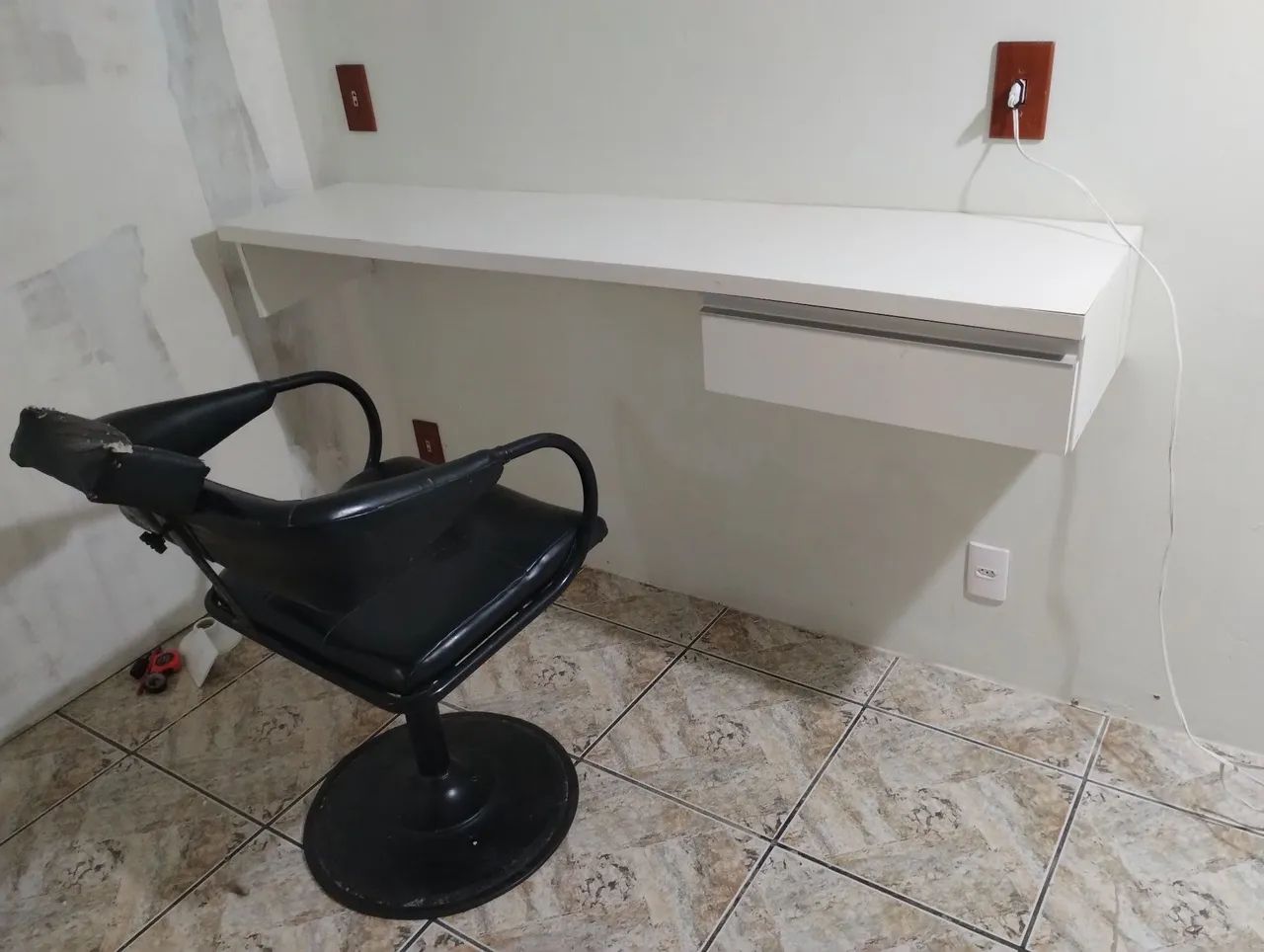 Cadeira, balcão e prateleira para salão de cabeleireiro  - Foto 3