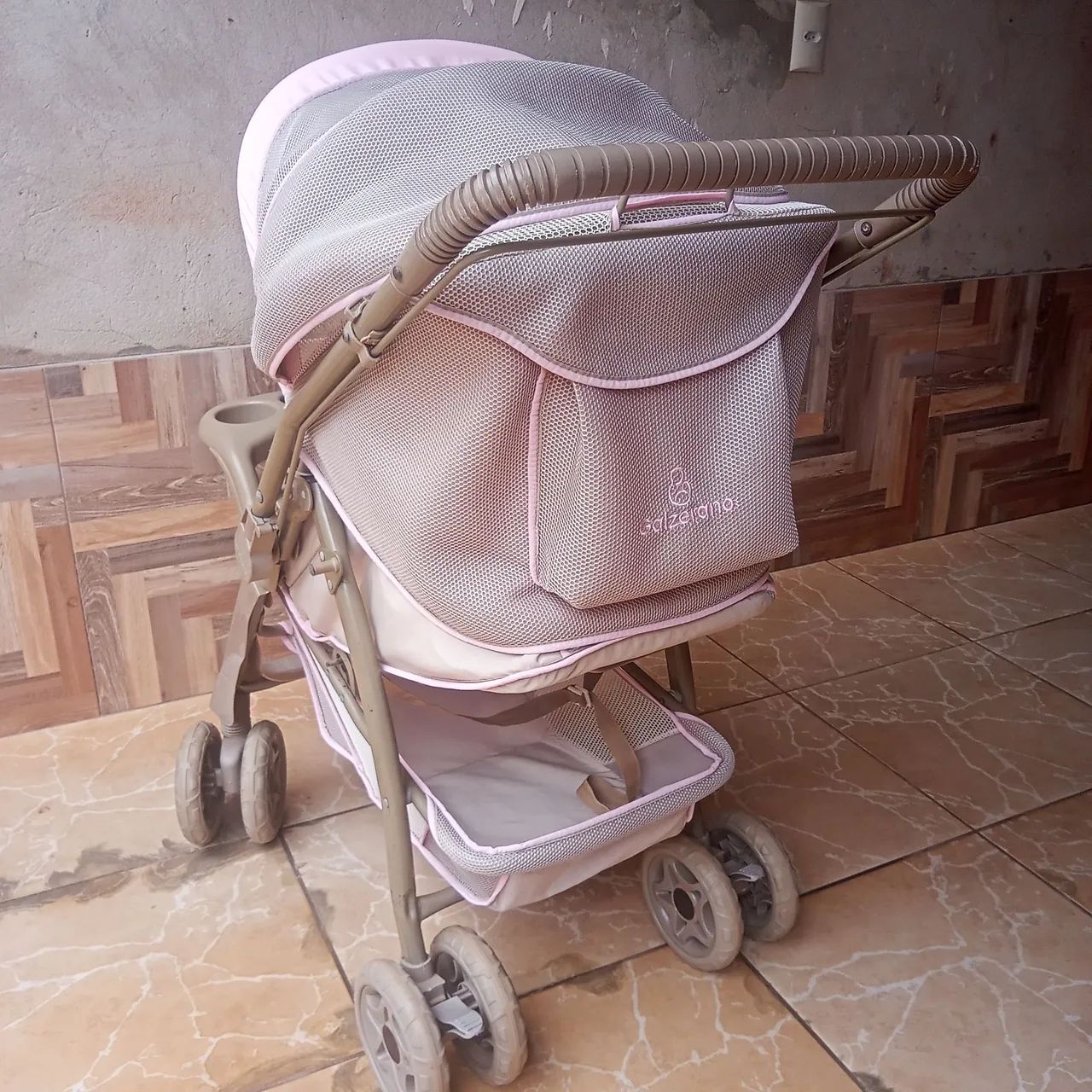 Carrinho de Bebê Rosa e Cinza - Foto 2