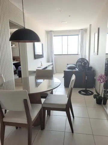 Alugo apartamento com móveis planejados, 2/4 sendo 1 suíte, 52m² na principal do Barro Dur