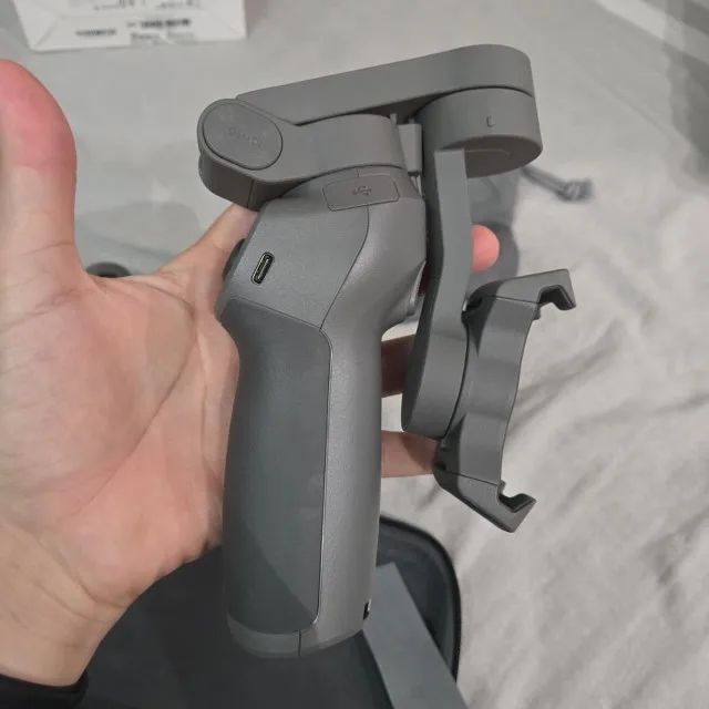Estabilizador DJI Osmo Mobile 3 Combo - Completo, Excelente estado - Foto 5