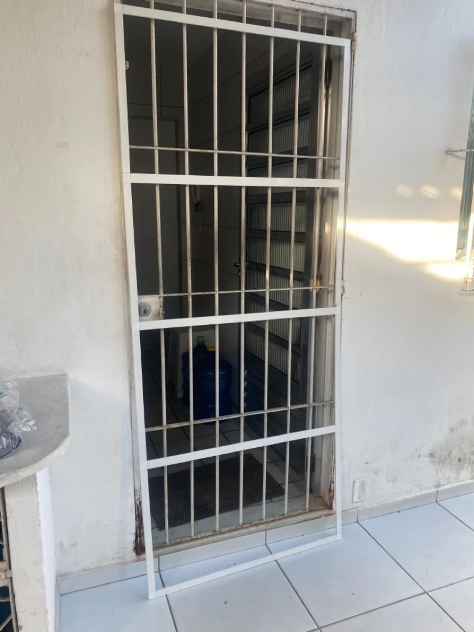 Tela mosquiteira para grade de ferro - tamanho 90cm x 210cm - Foto 3