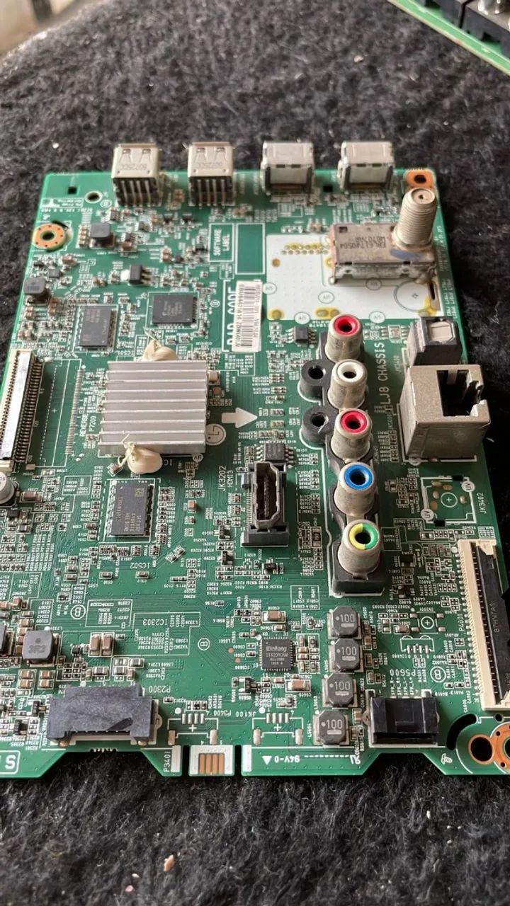Placa Principal TV LG 32LK615BPSB EAX68165901 - Foto 4
