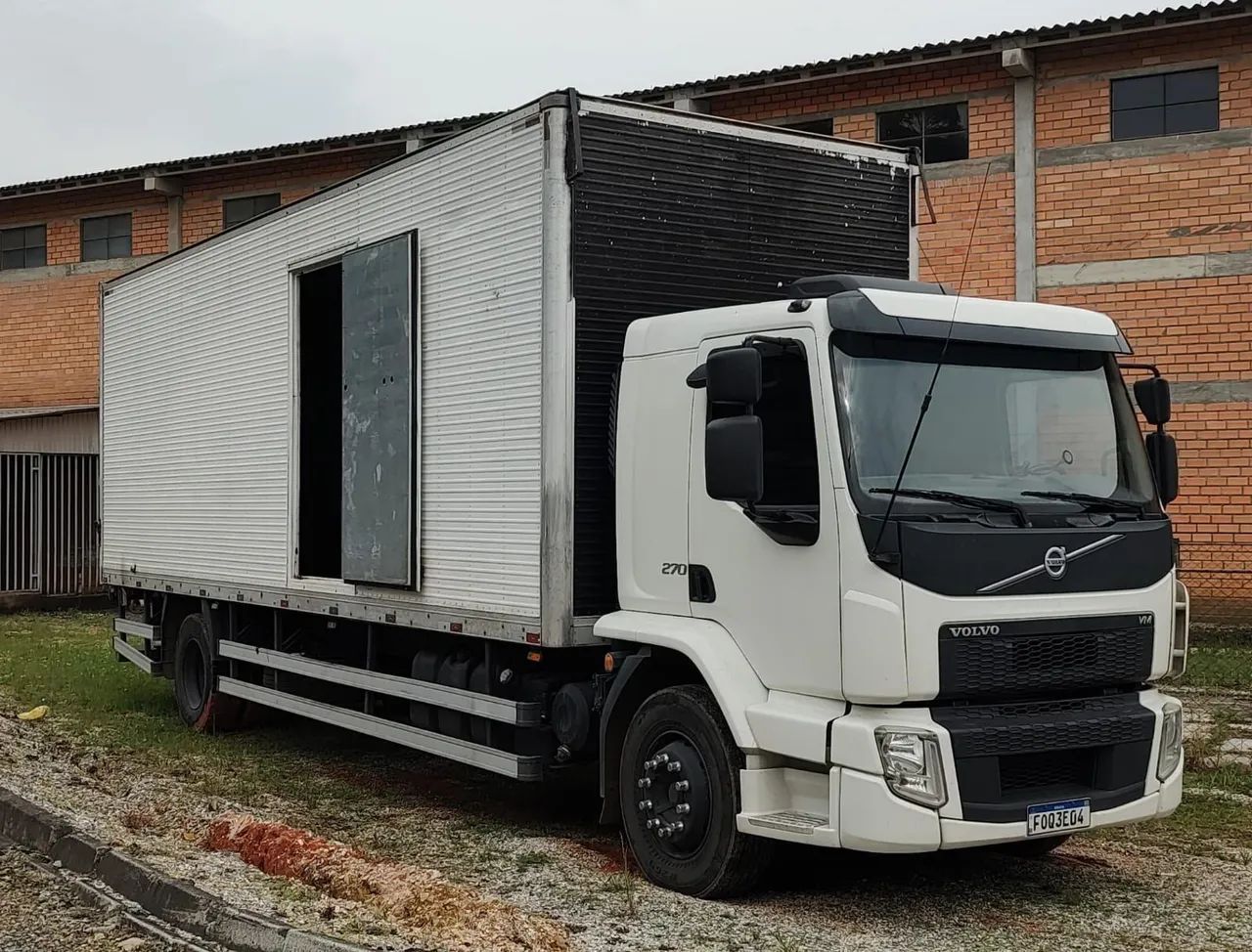 Volvo VM 270 semi novo - Foto 3
