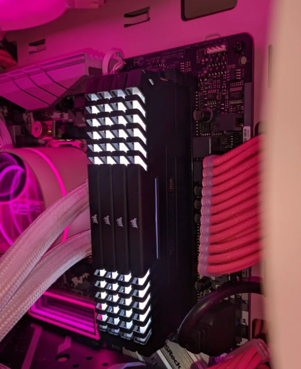 Memória RAM 32GB Corsair RGB 2666MHz 4x8GB - Foto 5