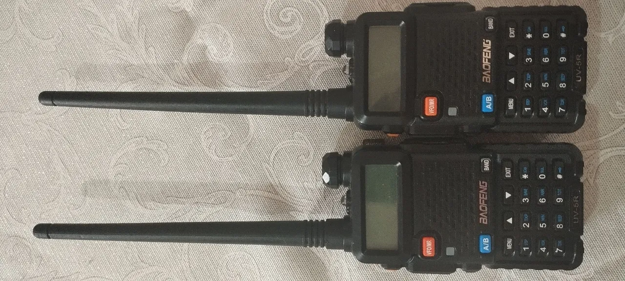 2 Walkie Talkies Baofeng UV-5R
