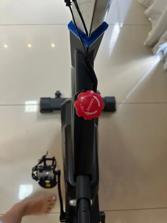 Bicicleta Ergométrica - Ótima para Treinar em Casa - Foto 4