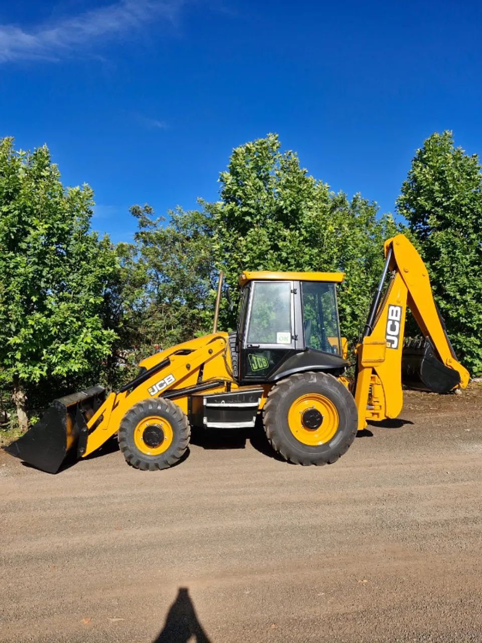 Retro Escavadeira JCB 3C Plus ano 2012 com 7.100 horas tração 4x4  - Foto 2