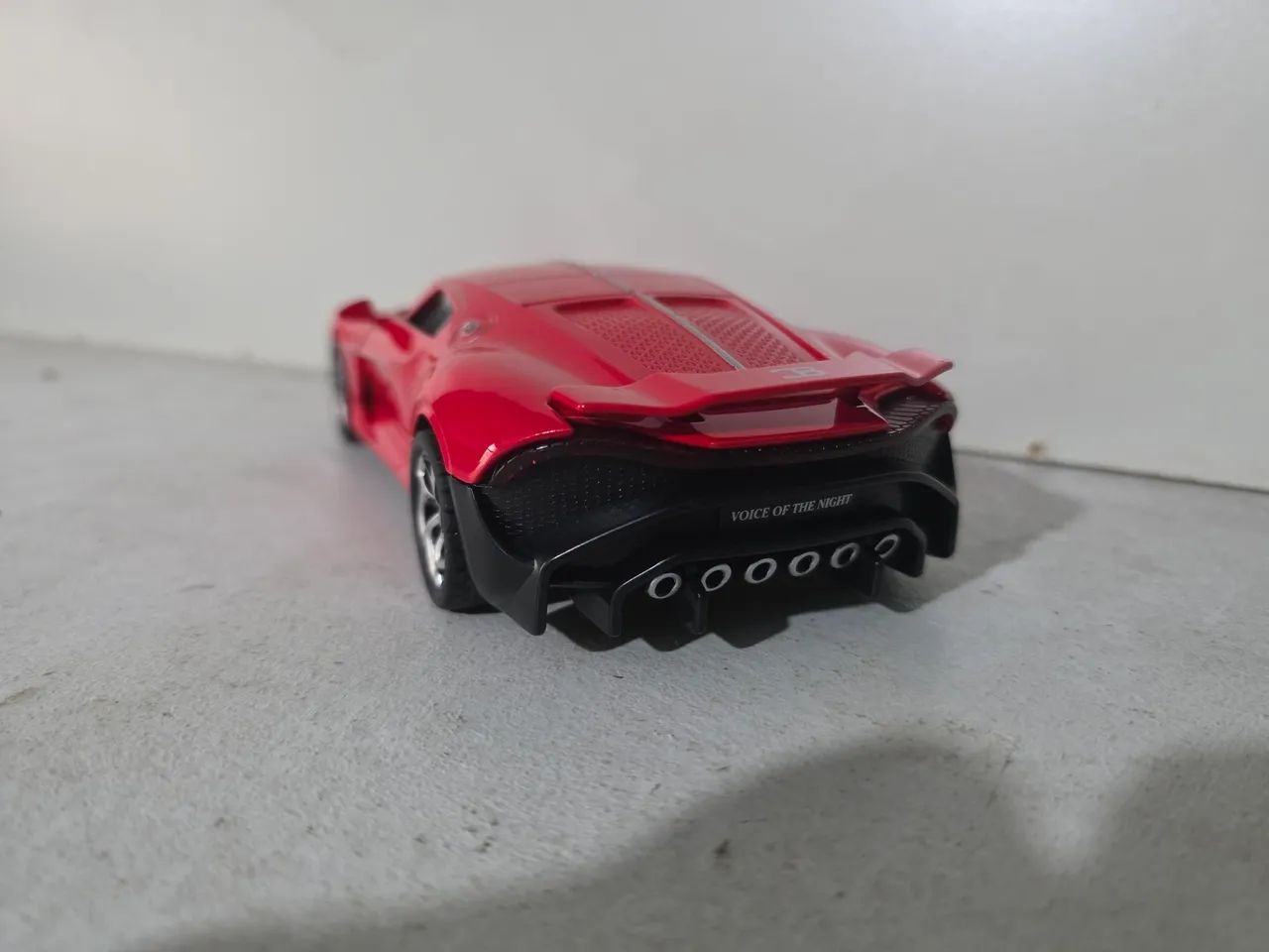Carro de Brinquedo Bugatti Chiron Vermelho - Foto 3