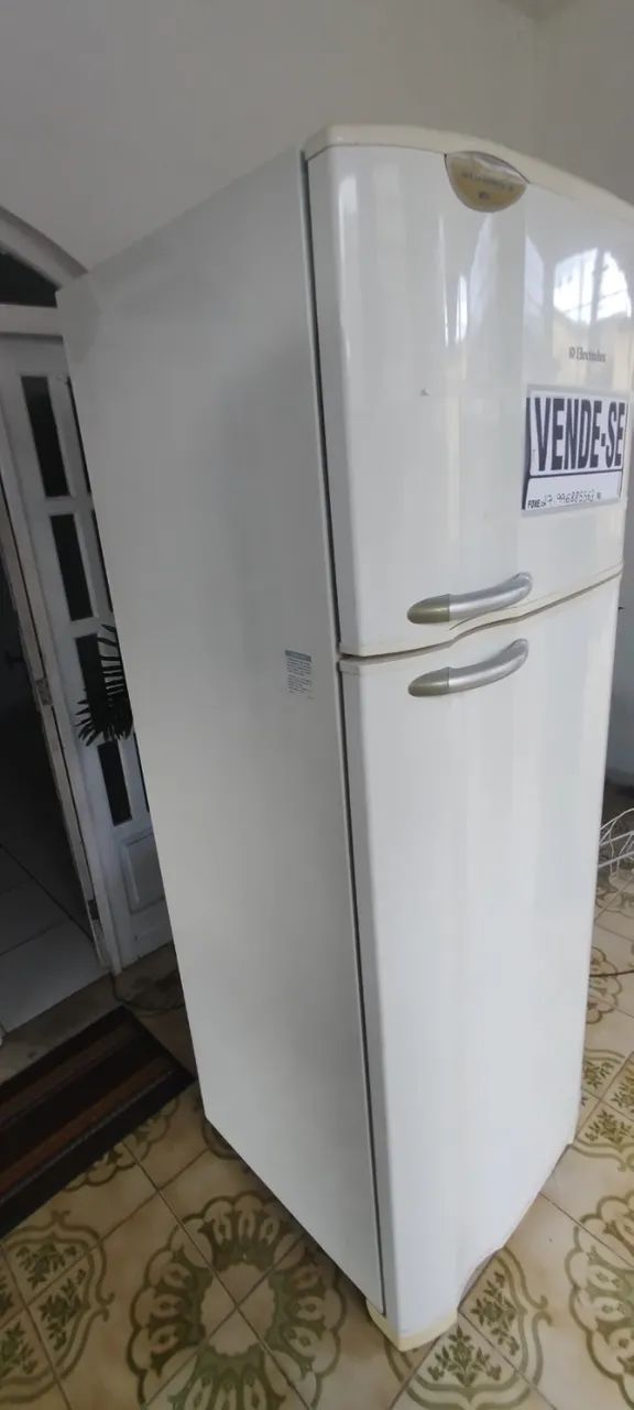 Vendo geladeira Eletrolux duplex 347l - Foto 4