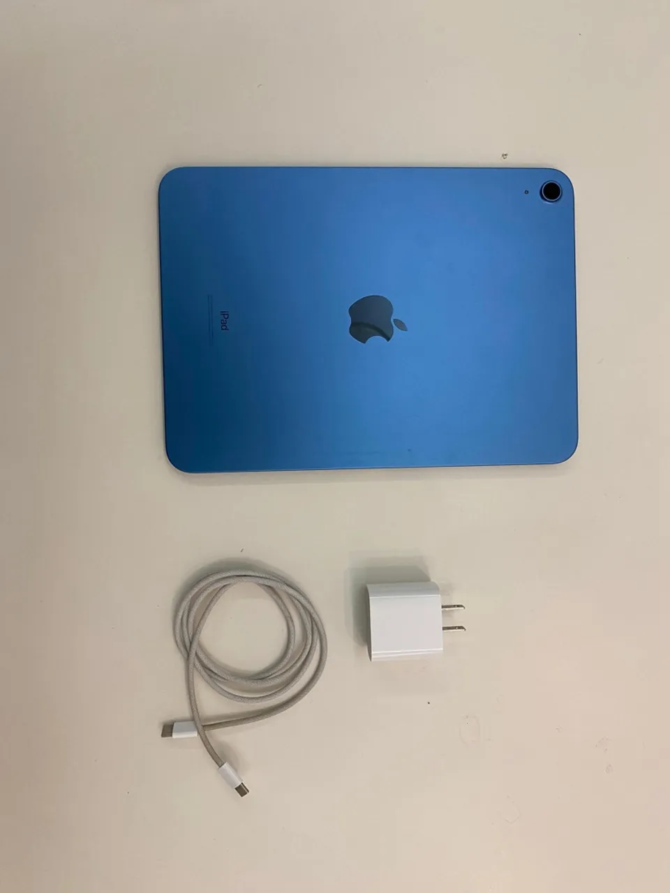 iPad 10 - 64Gb - Completo com Carregador original e caixa