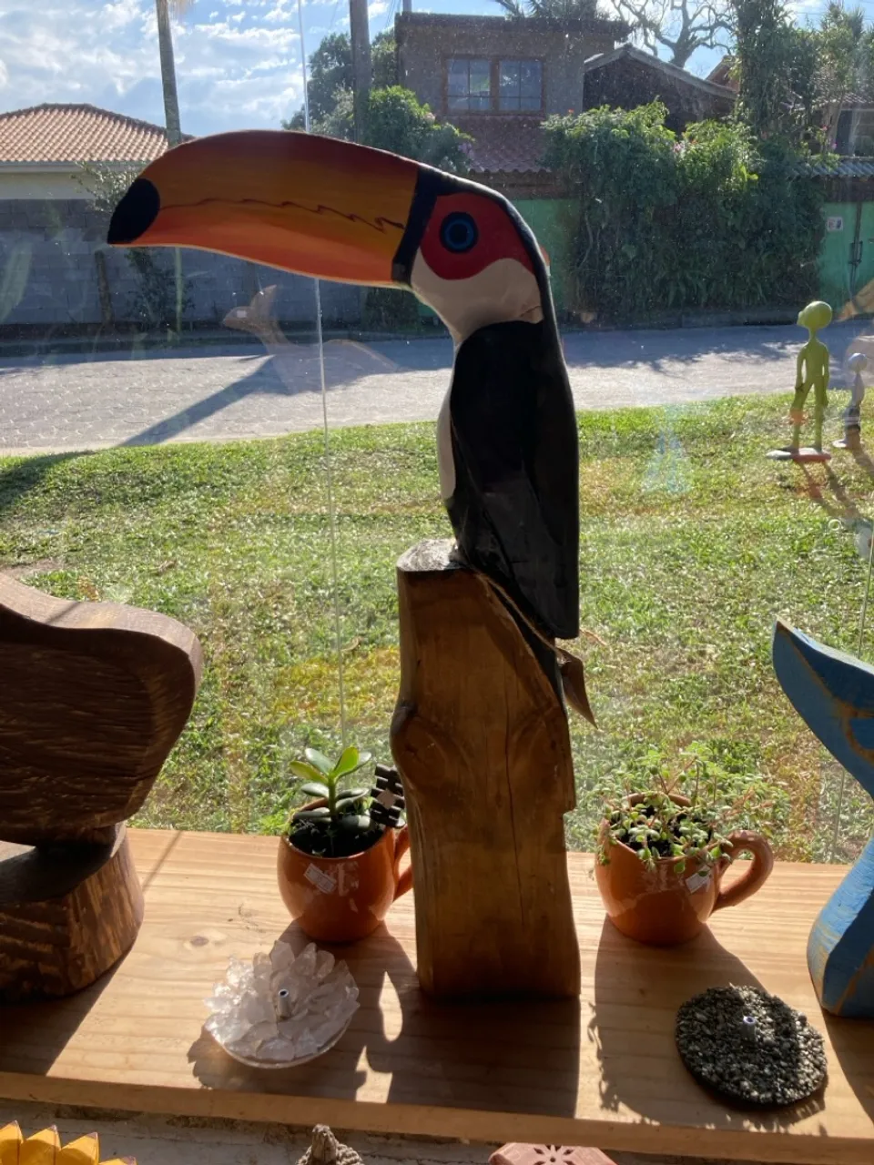 Escultura de Tucano em Madeira
