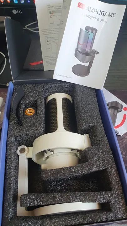 Microfone Fifine Ampligame A8 Branco Microfone Condensador Rgb Tripé - Foto 3