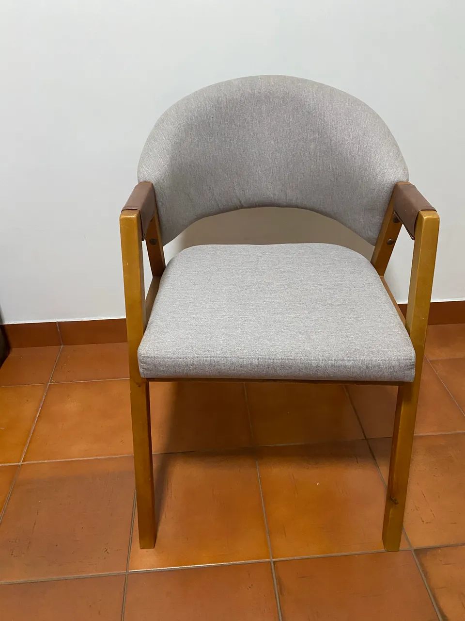 Chairs64175978140931123