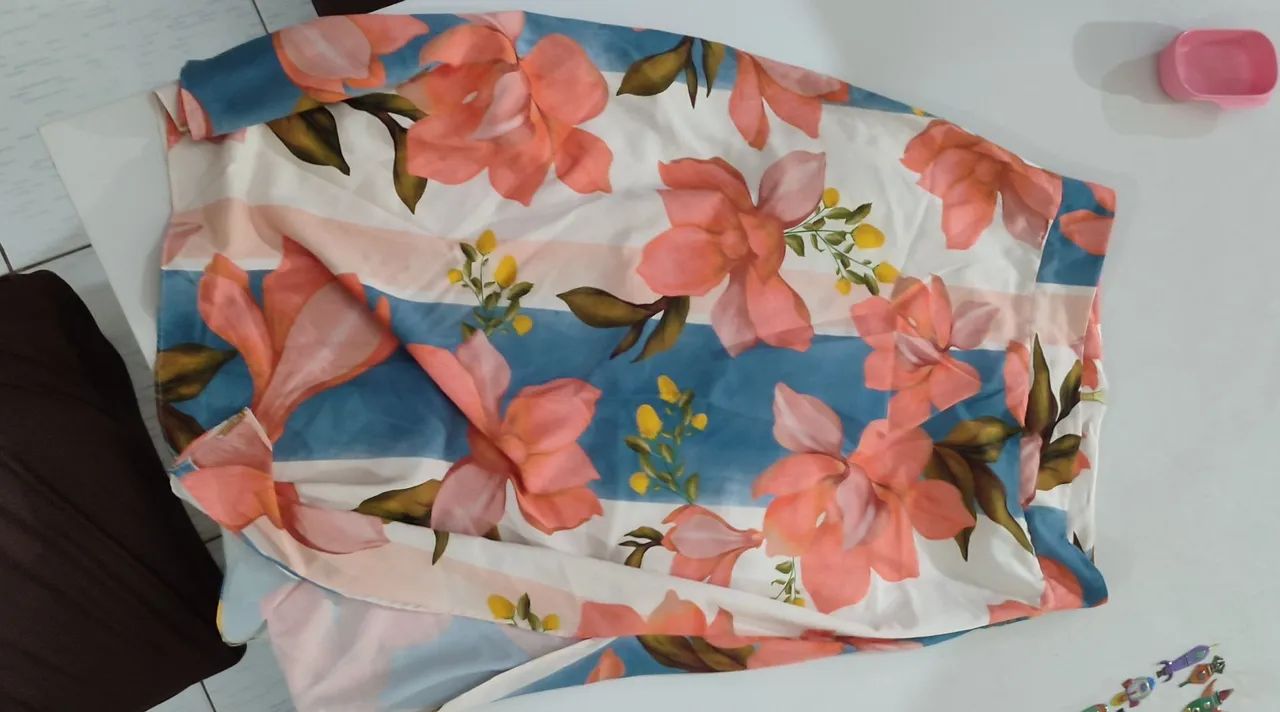 Vestido estampado com detalhes - Foto 4