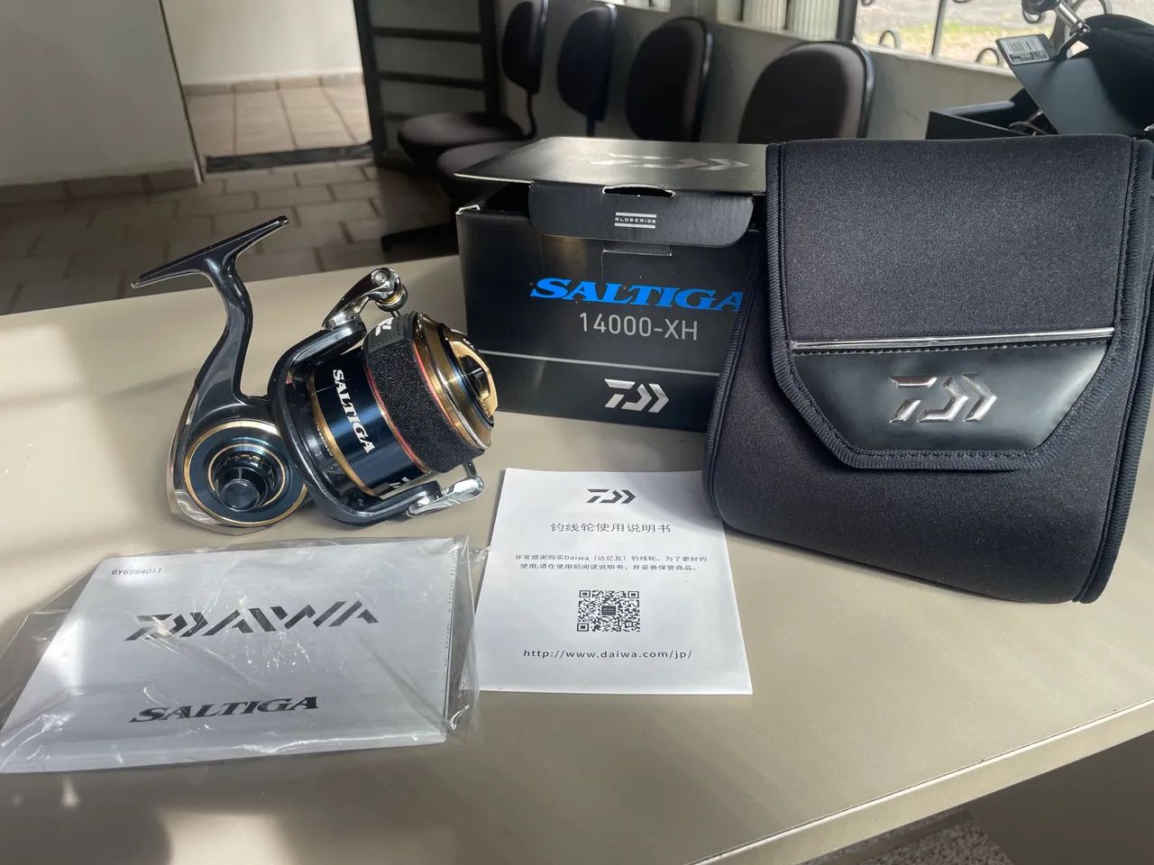 Molinete Daiwa Saltiga 14000-XH - Foto 4