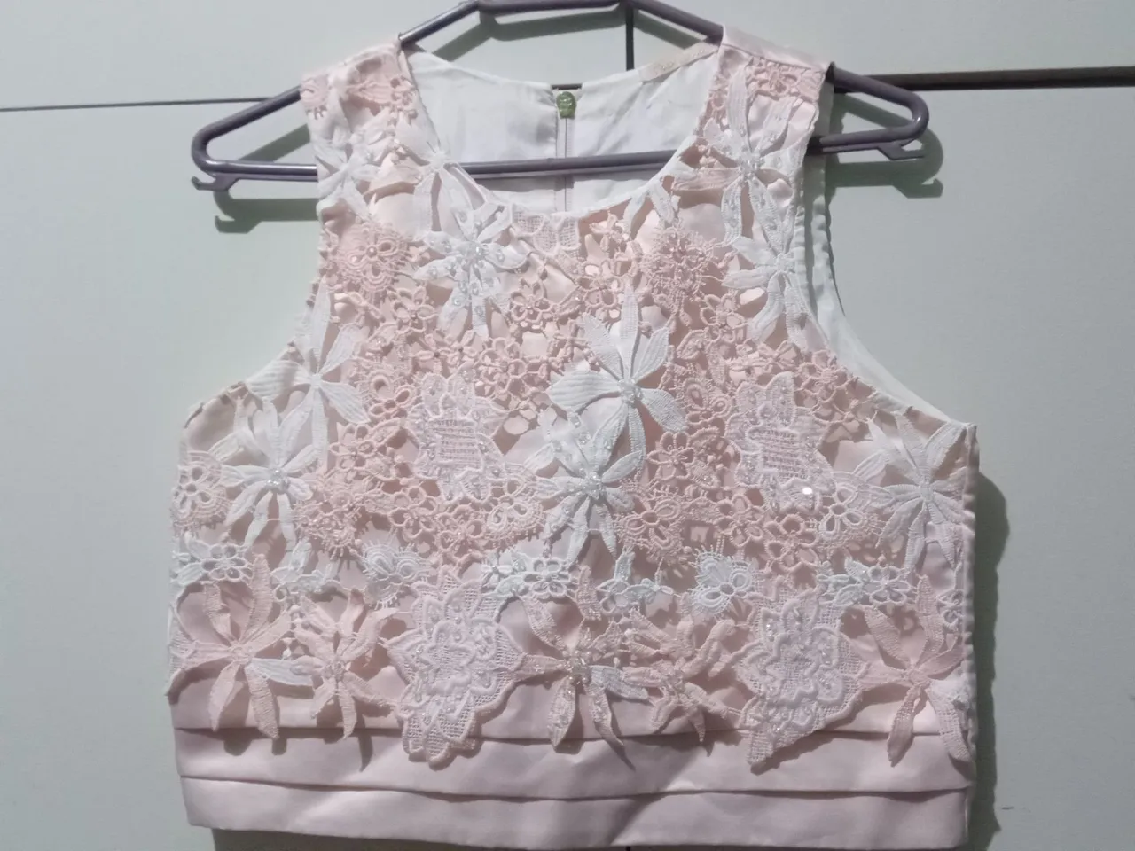 Top Cropped com Renda Floral Delicada