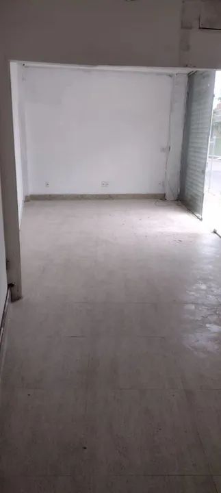 Ponto comercial com porta de aço e vitrine - Foto 2