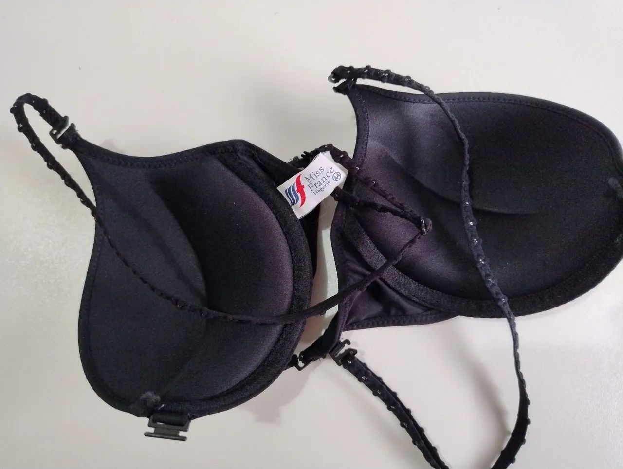 Sutiã preto com detalhes em corrente de Strass  - Foto 5