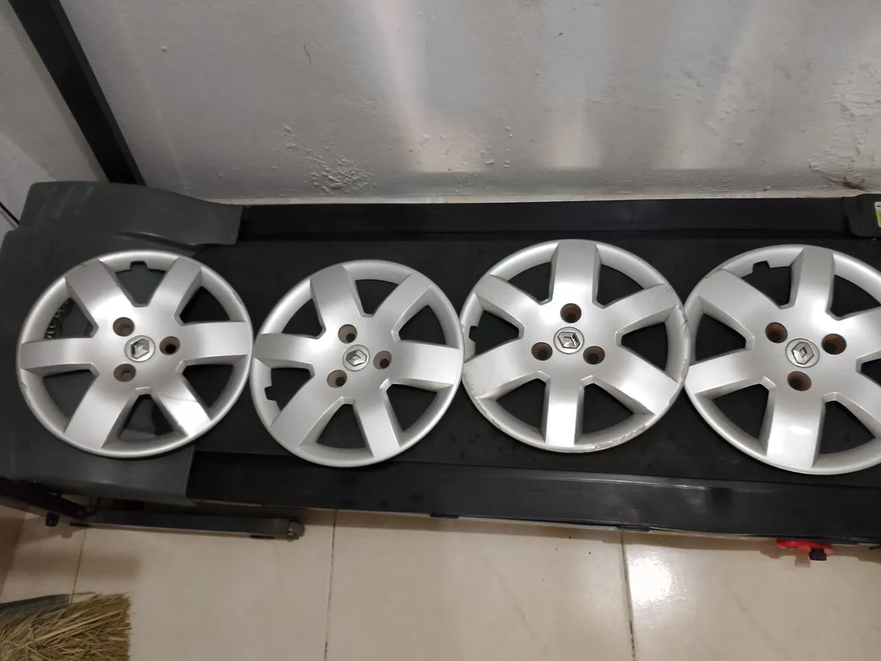 Jogo de Calotas Renault original 40 reais