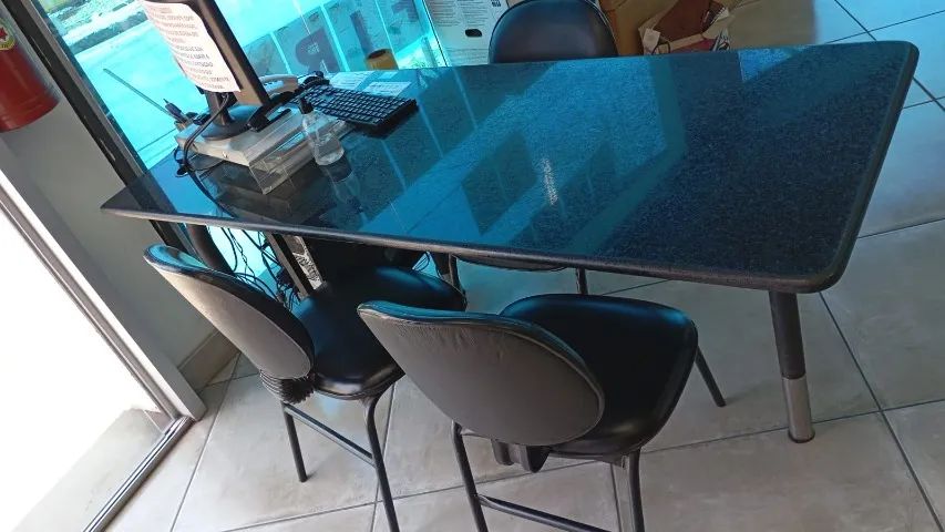 Mesa de escritório64374557718657121