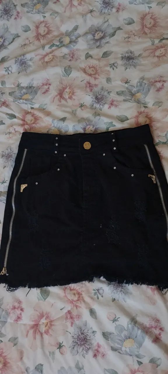 Saia Jeans Preta com Zíperes e Detalhes