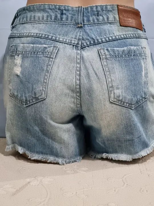 Short Jeans Desfiado com Detalhes em Renda - Foto 2